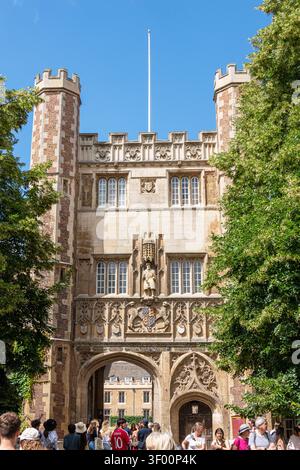 Das Große Tor des St John's College, wie es von der St John's Street in Cambridge, England, aus gesehen. Stockfoto