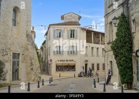 Alte Gebäude, Häuser in der Altstadt von Villeneuve-les-Avignon, Avignon, Frankreich Stockfoto