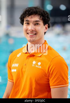 EINDHOVEN - Porträt von Brandon van den Berg während eines Medientages in Vorbereitung auf die europäischen Langkurs-Schwimmmeisterschaften in Paris. Die endgültige TeamNL-Auswahl konnte im Anschluss an die europäischen Schwimmversuche festgelegt werden. IRIS VAN DEN BROEK / ANP netherlands Out - belgien Out Stockfoto
