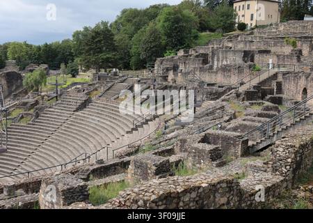 Römisches Theater von Vienne mit Blick auf antike archäologische Ruinen, Vienne, Isère, Frankreich Stockfoto