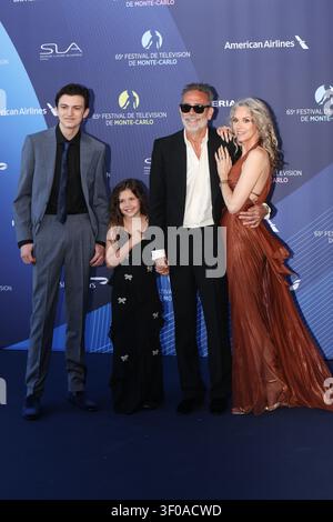 Jeffrey Dean Morgan, Hilarie Burton Morgan und ihre Kinder (L) Augustus Morgan, (R) George Virginia Morgan nehmen an der Eröffnungszeremonie während des 65. Monte-Carlo Television Festivals am 12. Juni 2026 in Monte-Carlo, Monaco Teil Foto Thierry Carpico, Foto: Thierry Carpico/Photo12 Stockfoto