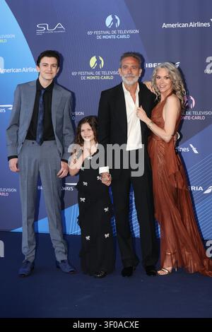 Jeffrey Dean Morgan, Hilarie Burton Morgan und ihre Kinder (L) Augustus Morgan, (R) George Virginia Morgan nehmen an der Eröffnungszeremonie während des 65. Monte-Carlo Television Festivals am 12. Juni 2026 in Monte-Carlo, Monaco Teil Foto Thierry Carpico, Foto: Thierry Carpico/Photo12 Stockfoto