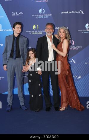 Jeffrey Dean Morgan, Hilarie Burton Morgan und ihre Kinder (L) Augustus Morgan, (R) George Virginia Morgan nehmen an der Eröffnungszeremonie während des 65. Monte-Carlo Television Festivals am 12. Juni 2026 in Monte-Carlo, Monaco Teil Foto Thierry Carpico, Foto: Thierry Carpico/Photo12 Stockfoto