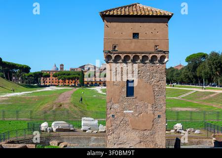 Rom, Italien - 8. Oktober 2020: Blick auf die Überreste des Circus Maximus (Circo Massimo), Rennsportorte im antiken Rom Stockfoto