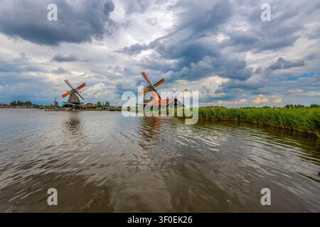 Das historische Dorf Zaanse Schans, etwa 20 Minuten von Amsterdam, Niederlande, entfernt Stockfoto