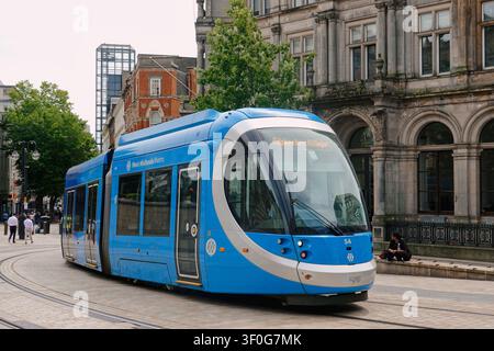 West Midlands Metro Straßenbahn am Victoria Square, Birmingham, UK Stockfoto