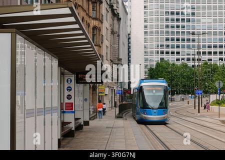 West Midlands Metro Straßenbahn am Victoria Square, Birmingham, UK Stockfoto