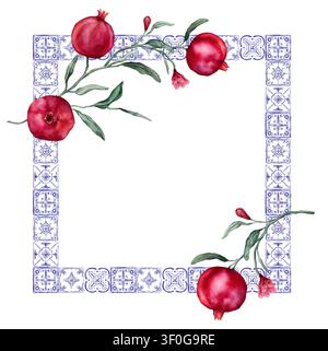 Quadratischer Rahmen aus traditionellen portugiesischen Azulejo-Fliesen und Granatapfelbranche. Blaues Mittelmeer, spanische Keramiktraditionen. Handgezeichnetes Aquarell Stockfoto