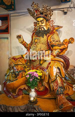 Hong Kong, China. 10. Dezember 2013, Statue der Gottheit des Man-Mo-Tempels, die Hong Kong anbietet Stockfoto