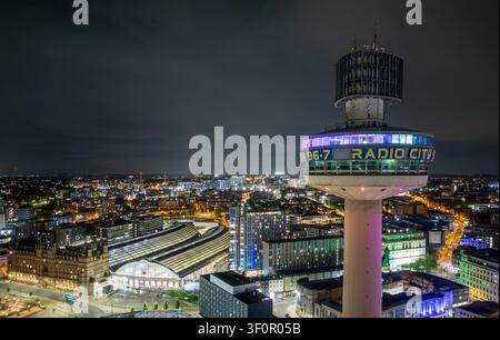 St John's Beacon, Radio City, Liverpool, Merseyside, England, nächtliche Luftansicht mit Blick auf das Stadtzentrum von Liverpool Stockfoto