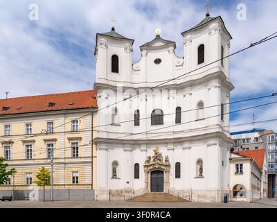 Trinitarische Kirche im Stadtzentrum von Bratislava, Slowakei Stockfoto