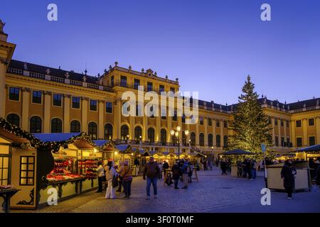 Christkindlmarkt, Weihnachtsmarkt, Schloss Schönbrunn, Wien, Österreich Stockfoto