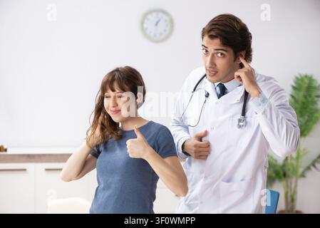 Patienten mit Hörproblem besuchen Arzt otorhinolaryngologist Stockfoto