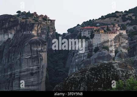 Alte Klöster auf den Fels Säulen von Meteora Griechenland Stockfoto