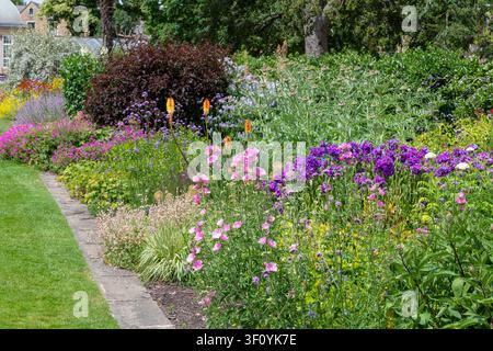 Staudenbeet im botanischen Garten von Sheffield in South Yorkshire, England. Stockfoto