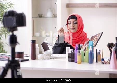 Schönheit Blogger im hijab Aufnahme von Video für Ihren Blog. Stockfoto