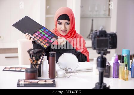 Schönheit Blogger im hijab Aufnahme von Video für Ihren Blog. Stockfoto
