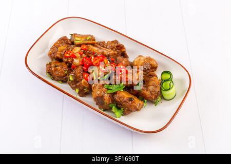 Kantonesische gedämpfte Schweinerippchen mit fermentierter schwarzer Bohnensauce und Chili Stockfoto