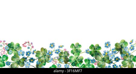 Florale nahtlose Bordüre aus grünen Kleeblättern und blauen Vergissmeinnicht in Handzeichnung Aquarellkunst. Ein festlicher irischer Rahmen perfekt für den St. Patrick's Day Stockfoto