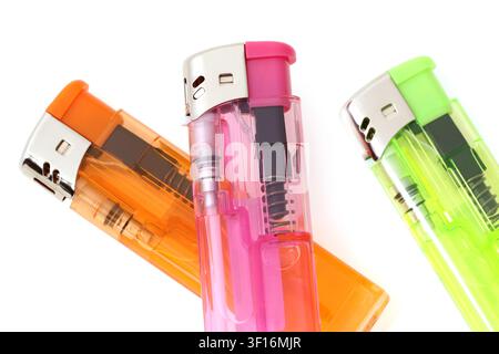 Transparente Plastikfeuerzeug isoliert auf weißem Hintergrund Stockfoto