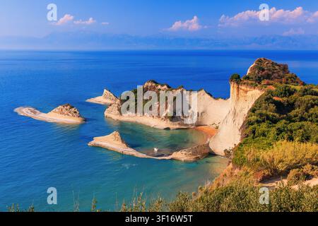 Korfu, Griechenland. Blick auf die Klippen am Kap Drastis. Stockfoto
