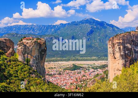 Meteora, Griechenland. Kloster der Heiligen Dreifaltigkeit (Agia Trias). Die Klöster von Meteora, Griechenland Kalambaka. UNESCO-Weltkulturerbe. Stockfoto