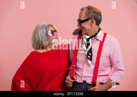 Reifes Paar genießt aktives Altern und positive Langlebigkeit Stockfoto