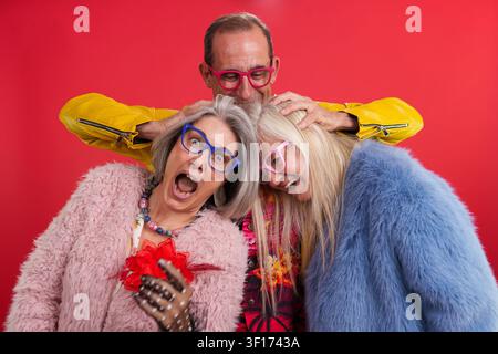 Lebhafte Senioren haben Spaß, sich mit Stil auszudrücken Stockfoto