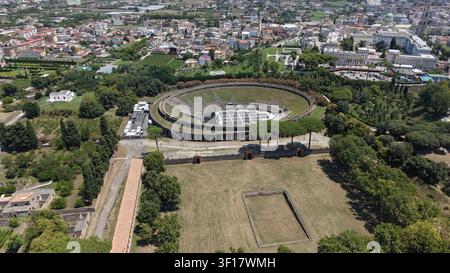 Luftbild des Amphitheaters von Pompeji. UNESCO-Weltkulturerbe. Archäologischer Park Pompeji Stockfoto