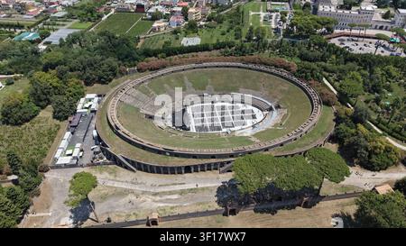 Luftbild des Amphitheaters von Pompeji. UNESCO-Weltkulturerbe. Archäologischer Park Pompeji Stockfoto