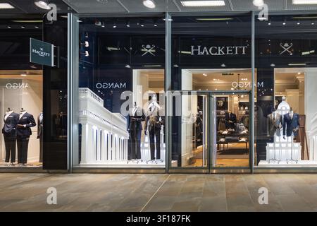 Hackett Luxus-Männerbekleidungsladen-Fassade. London, UK, 11. November 2023 Stockfoto