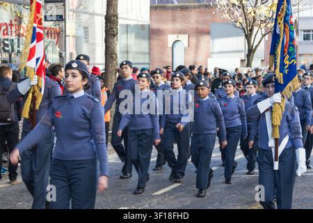 Luftkadetten marschieren in der Londoner Gedenkparade zum Gedenktag. London, UK, 11. November 2023 Stockfoto