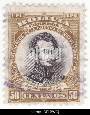 BOLIVIEN - 1909: 50-Centavo-Olivenbister- und schwarze Briefmarke mit einem detaillierten Porträt des Großmarschalls Antonio José de Sucre, eines herausragenden Revolutionsführers, Militärkommandanten und zweiten Präsidenten der Republik. Sein Büste ist in einen großen runden Rahmen eingeschlossen, der mit dem Text Centenarios de la Guerra de Independencia beschriftet ist und auf den Befreiungskonflikt verweist, der von 1809 bis 1825 andauerte. Diese feine zweifarbige Radierung würdigt seinen tiefen Patriotismus, militärischen Triumph und bleibendes Erbe bei der Gründung der südamerikanischen Nation Stockfoto