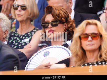 Raye in der Königsloge am vierzehnten Tag der Wimbledon Championships 2026 im All England Lawn Tennis and Croquet Club, London. Bilddatum: Sonntag, 12. Juli 2026. Stockfoto