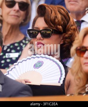 Raye in der Königsloge am vierzehnten Tag der Wimbledon Championships 2026 im All England Lawn Tennis and Croquet Club, London. Bilddatum: Sonntag, 12. Juli 2026. Stockfoto