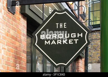 Das Borough Market-Schild an einer Ziegelwand in London Stockfoto