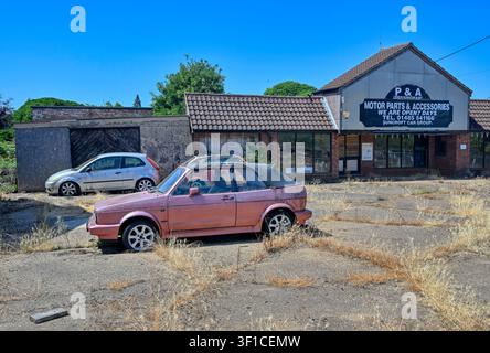 Ehemalige Autowerkstatt in Dersingham, Norfolk, UK Stockfoto