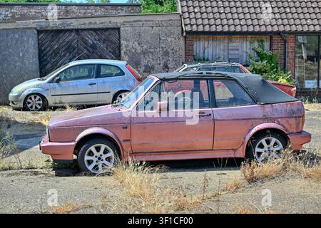 Ehemalige Autowerkstatt in Dersingham, Norfolk, UK Stockfoto