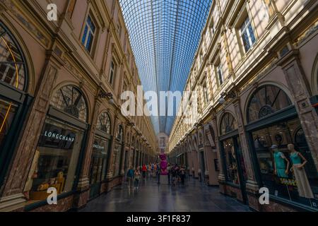 BRÜSSEL, BELGIEN, 13. JULI 2025 - Die Königlichen Galerien von Saint-Hubert in Brüssel, Belgien Stockfoto