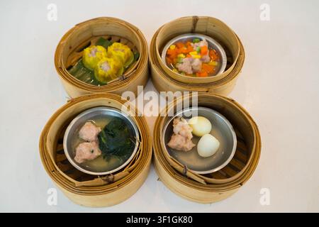 imsum thailändisches lokales Essen auf dem Tisch Stockfoto