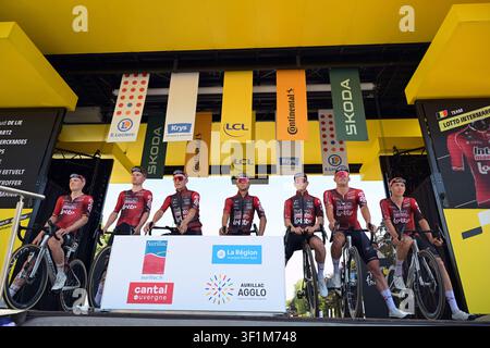 Aurillac, Frankreich. 14. Juli 2026. Lotto Intermarche-Fahrer am Start der 10. Etappe der Radrennen-Tour de France 2026, einer Etappe von 167 km von Aurillac nach Le Lioran, am Dienstag, dem 14. Juli 2026. Die 113. Auflage der Tour de France beginnt am Samstag, dem 4. Juli in Barcelona, Spanien, und endet am 26. Juli in Paris, Frankreich. BELGA FOTO DAVID PINTENS Credit: Belga News Agency/Alamy Live News Stockfoto