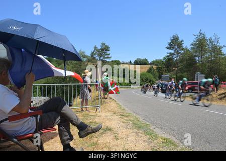 Le Lioran, Frankreich. 14. Juli 2026. Illustrationsbild, aufgenommen während der 10. Etappe der Radrennen-Tour de France 2026, einer Etappe von 167 km von Aurillac nach Le Lioran, am Dienstag, dem 14. Juli 2026. Die 113. Ausgabe der Tour de France beginnt am Samstag, dem 4. Juli in Barcelona, Spanien, und endet am 26. Juli in Paris, Frankreich. BELGA FOTO DAVID PINTENS Credit: Belga News Agency/Alamy Live News Stockfoto