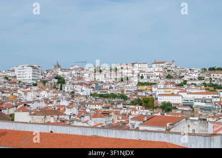 Panoramablick auf die befestigte Garnisonsstadt Elvas, Region Alentejo, Portugal. Stockfoto