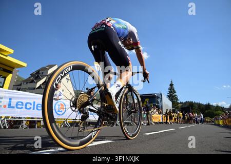 Le Lioran, Frankreich. 14. Juli 2026. die Etappe 10 der Radrennstrecke Tour de France 2026, eine Etappe von 167 km von Aurillac nach Le Lioran, am Dienstag, dem 14. Juli 2026. Die 113. Ausgabe der Tour de France beginnt am Samstag, dem 4. Juli in Barcelona, Spanien, und endet am 26. Juli in Paris, Frankreich. BELGA FOTO DAVID PINTENS Credit: Belga News Agency/Alamy Live News Stockfoto