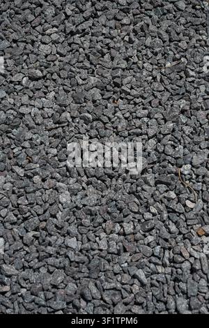 Graue zerkleinerte Granitsteintexturhintergrund mit natürlicher Kiesoberfläche, volle Rahmen Stockfoto