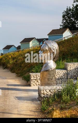 Skulptur des Autors Robert Louis Stevenson, die die dunkle und helle Seite von Dr. Jekyll und Mr. Hyde zeigt, wurde im Juni in Alum Chine, Bournemouth, Dorset, U enthüllt Stockfoto
