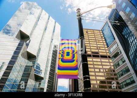 Toronto, Kanada - 20. Juni 2026: FIFA 2026-Logo-Banner auf der Stadtstraße Stockfoto