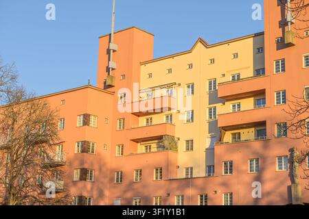 Wohnkomplex Karl-Marx-Hof, Hauptfassade, Döbling, Wien, Österreich Stockfoto