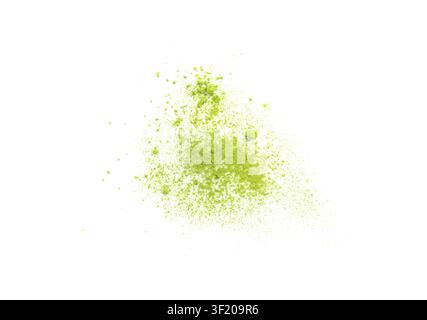 Matcha-Pulver isoliert, grüner Tee-Staubhaufen, Spirulina-Mehl, Chlorella-Pulver, trockener Matcha-Extrakt auf weißem Hintergrund Stockfoto