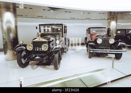Monaco, Monaco, Monaco – 22. September 2025: Vintage-Rolls-Royce-Autos in der Monaco Top Cars Collection ausgestellt Stockfoto